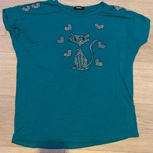 YUNA: Kitty heart shirt